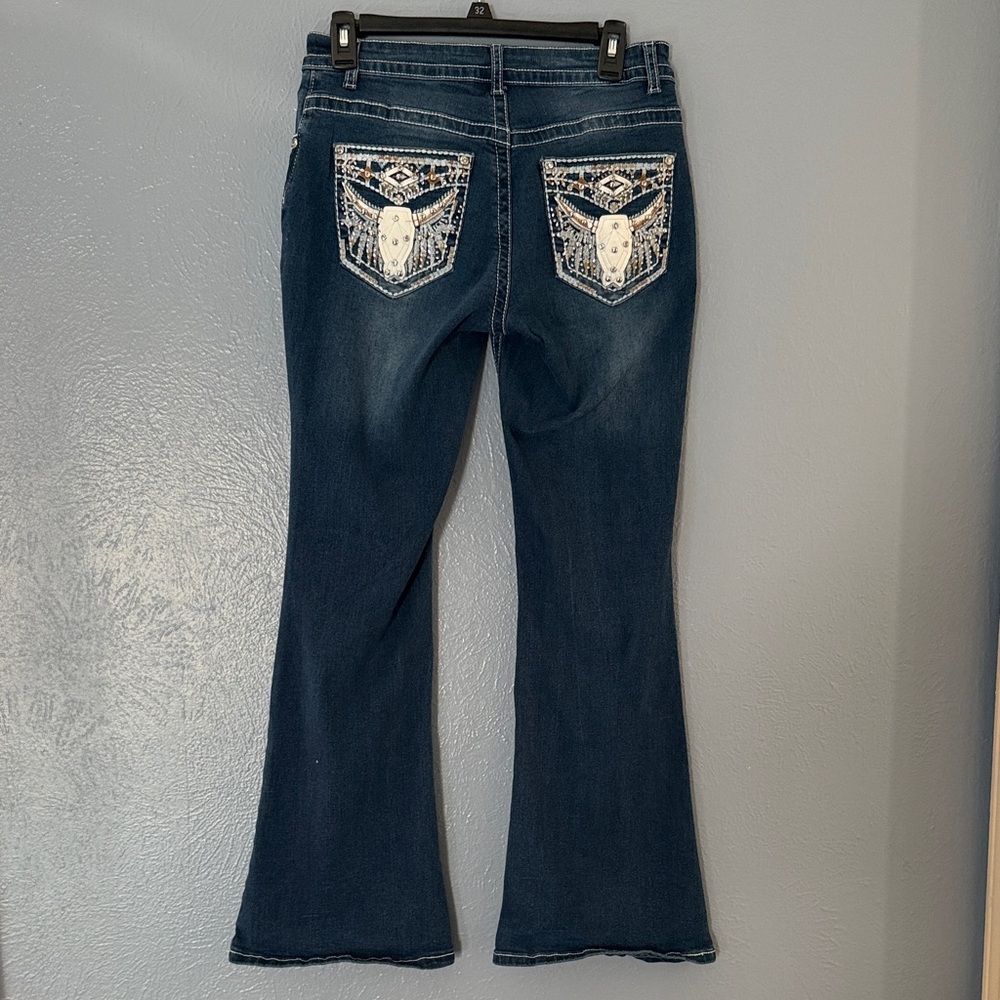 Stylish Blue Women's Jeans with Embroidered Pockets Size 9/10